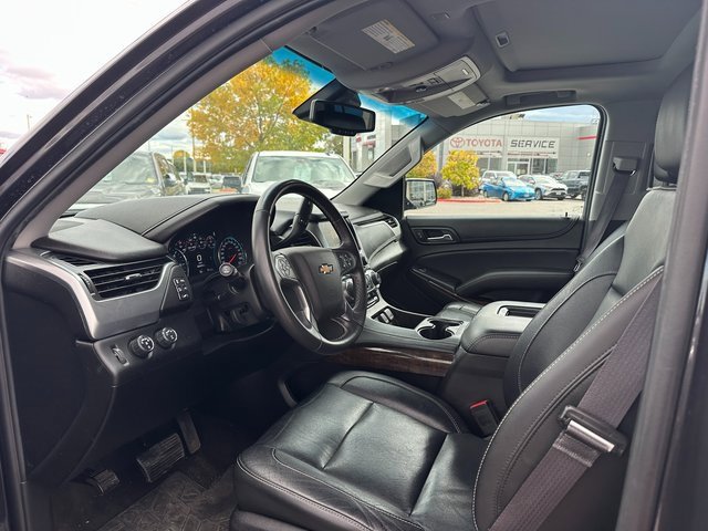2017 Chevrolet Suburban LT photo 3