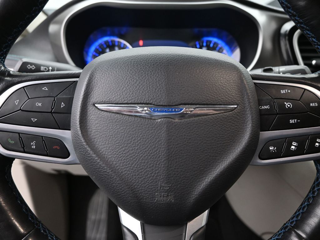 2021 Chrysler Pacifica Touring L photo 13