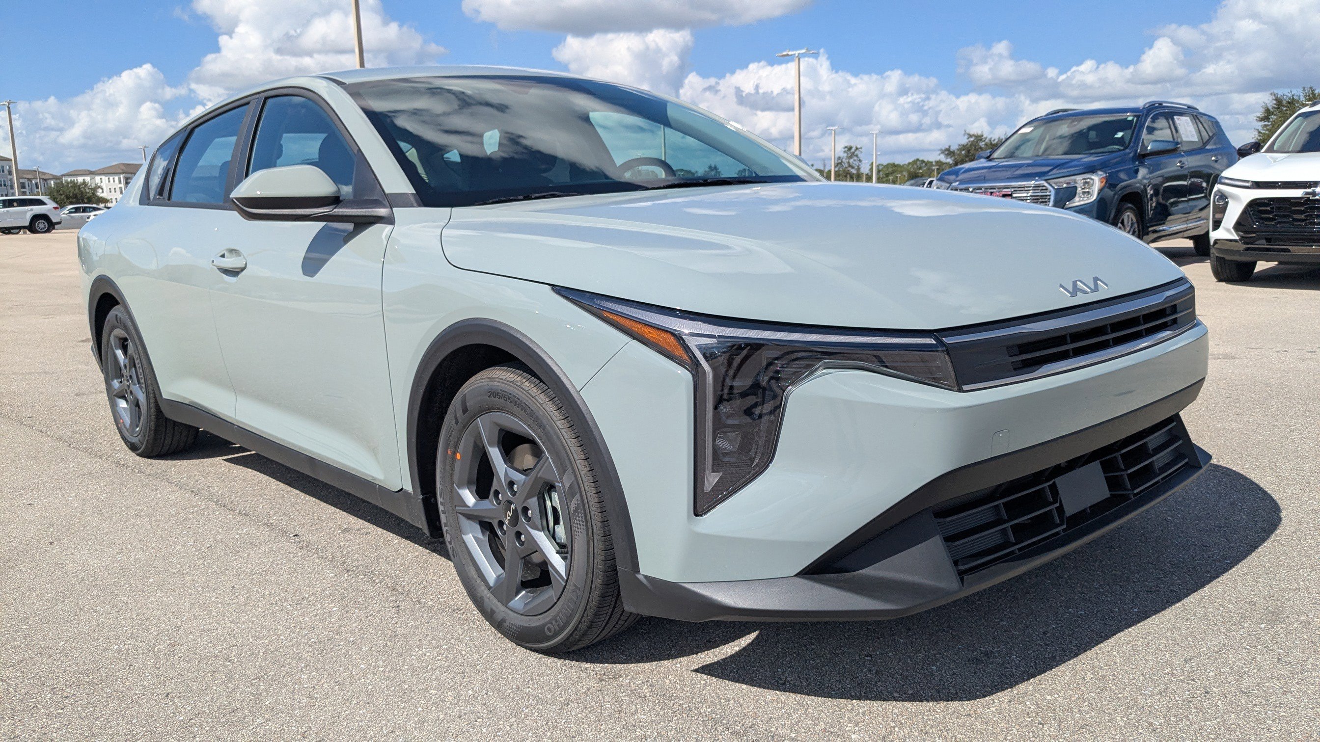 2025 Kia K4 LXS photo 2