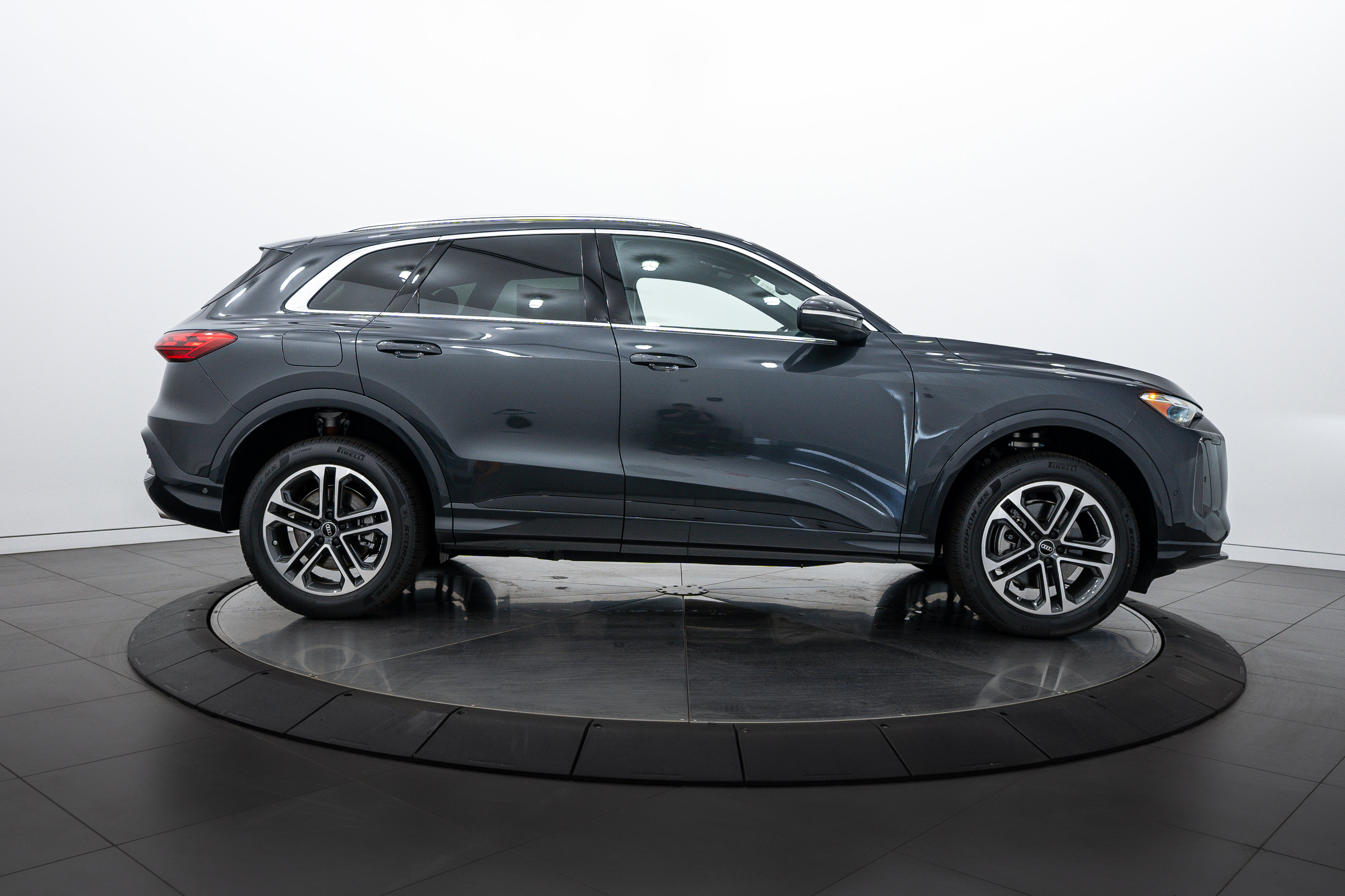2025 Audi Q5 Premium photo 2