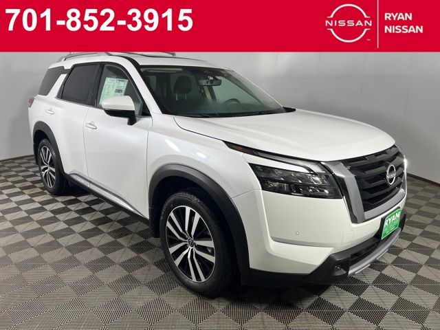 2025 Nissan Pathfinder Platinum's photo
