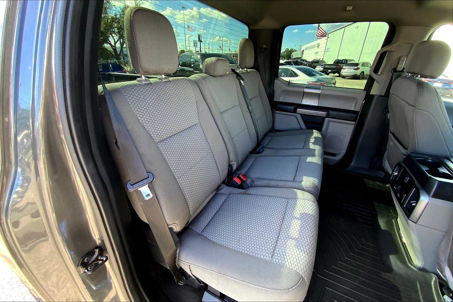 2020 Ford F-250 XLT photo 19