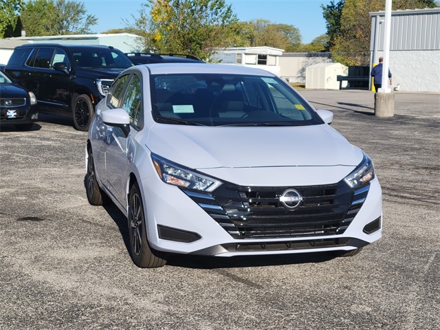 2025 Nissan Versa SV photo 2