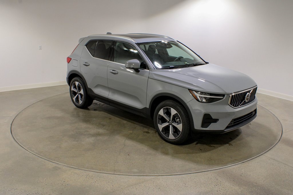 2025 Volvo XC40 Core photo 7