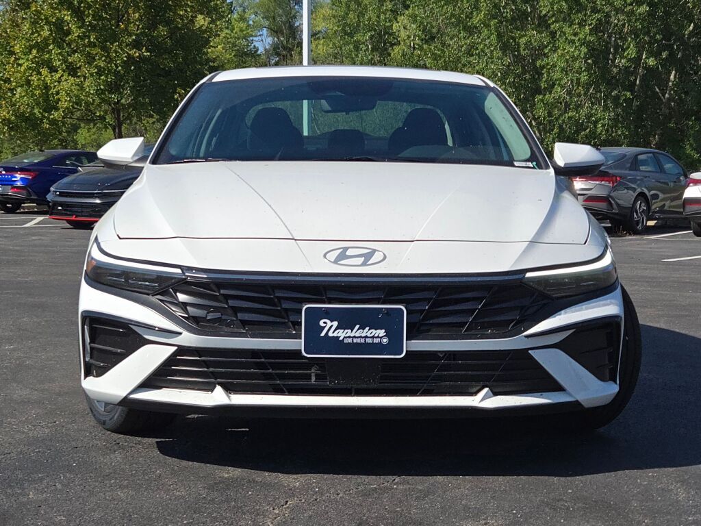 2025 Hyundai Elantra SEL Convenience photo 4