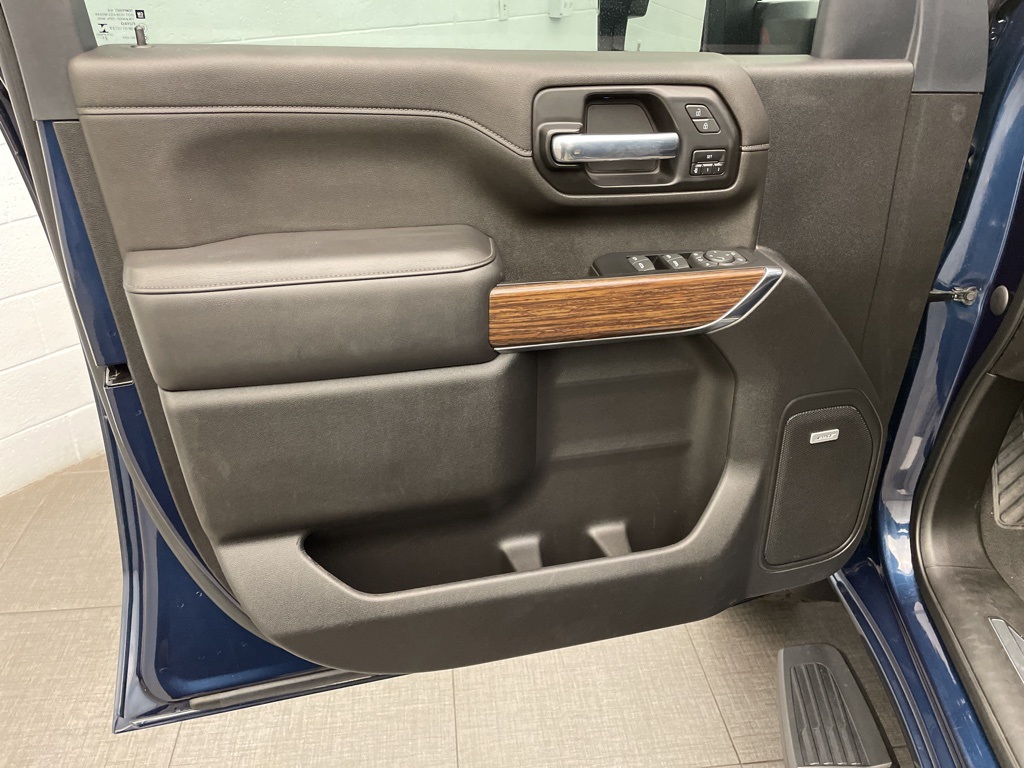 2022 Chevrolet Silverado 3500HD High Country photo 17