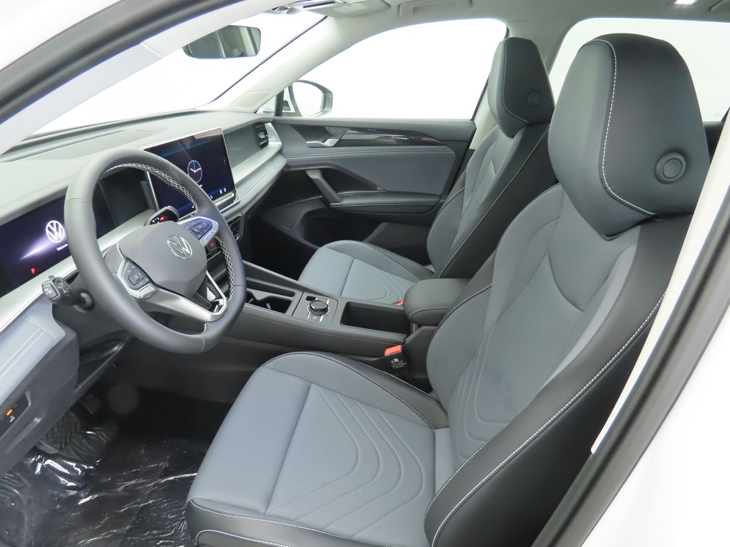 2025 Volkswagen Tiguan SE photo 19