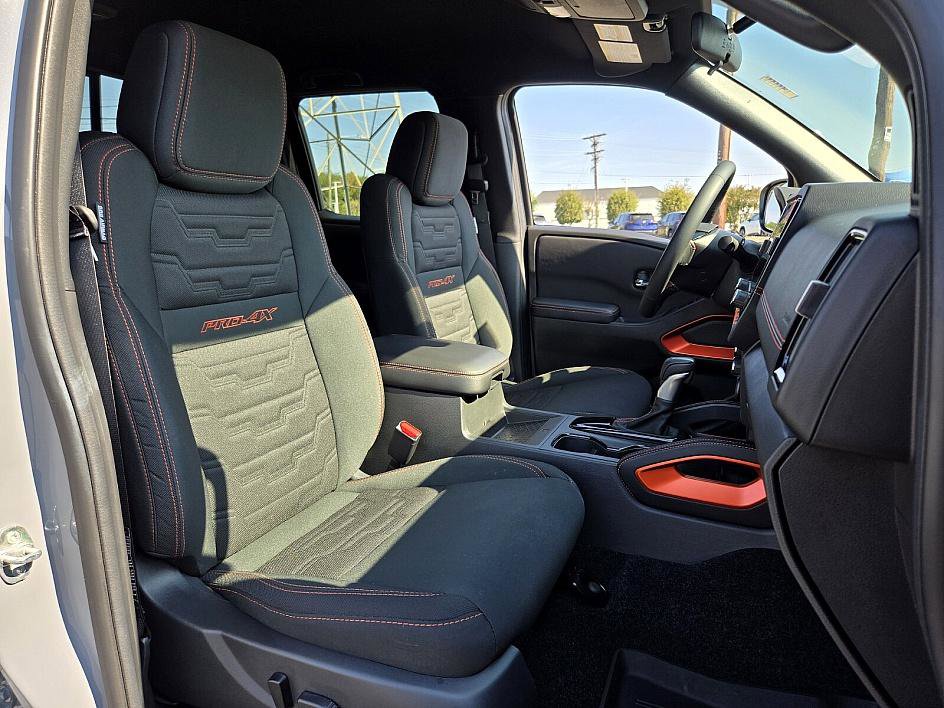 2025 Nissan Frontier PRO-4X photo 12
