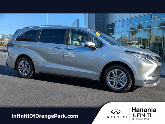 2025 Toyota Sienna Limited's photo