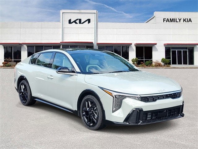 2025 Kia K4 GT-Line Turbo's photo