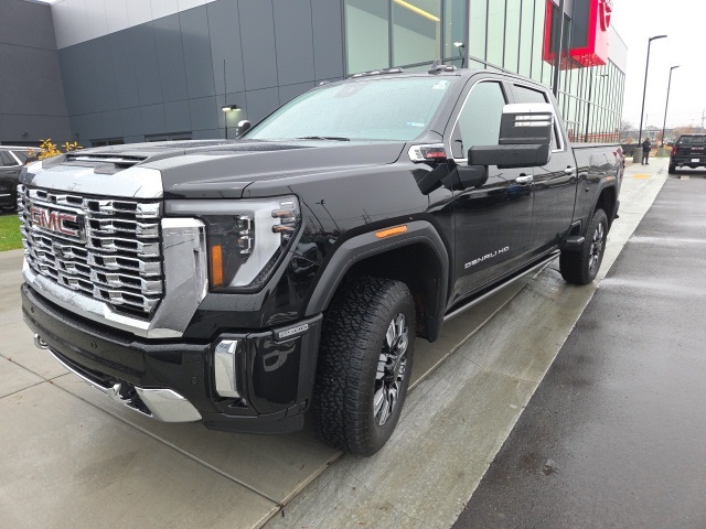 2024 GMC Sierra 2500HD Denali's photo