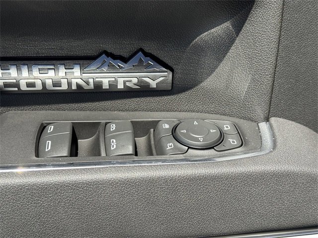2025 Chevrolet Silverado 1500 High Country photo 19