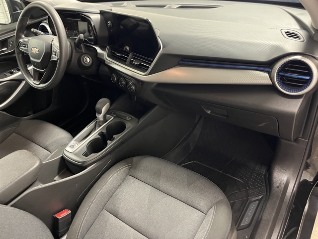 2025 Chevrolet Trax LS photo 15