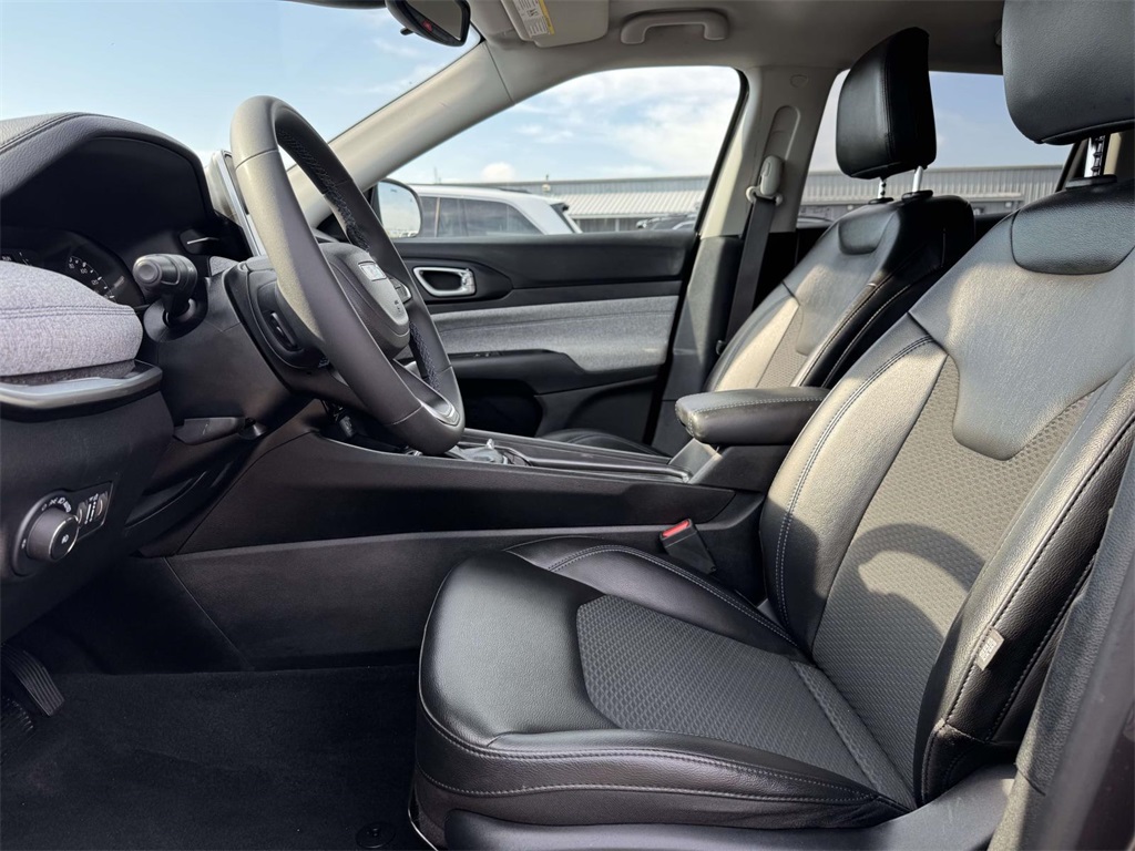2022 Jeep Compass Latitude photo 13