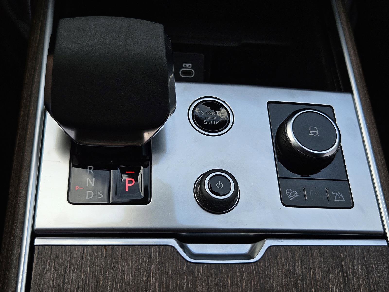 2023 Land Rover Range Rover SE photo 19