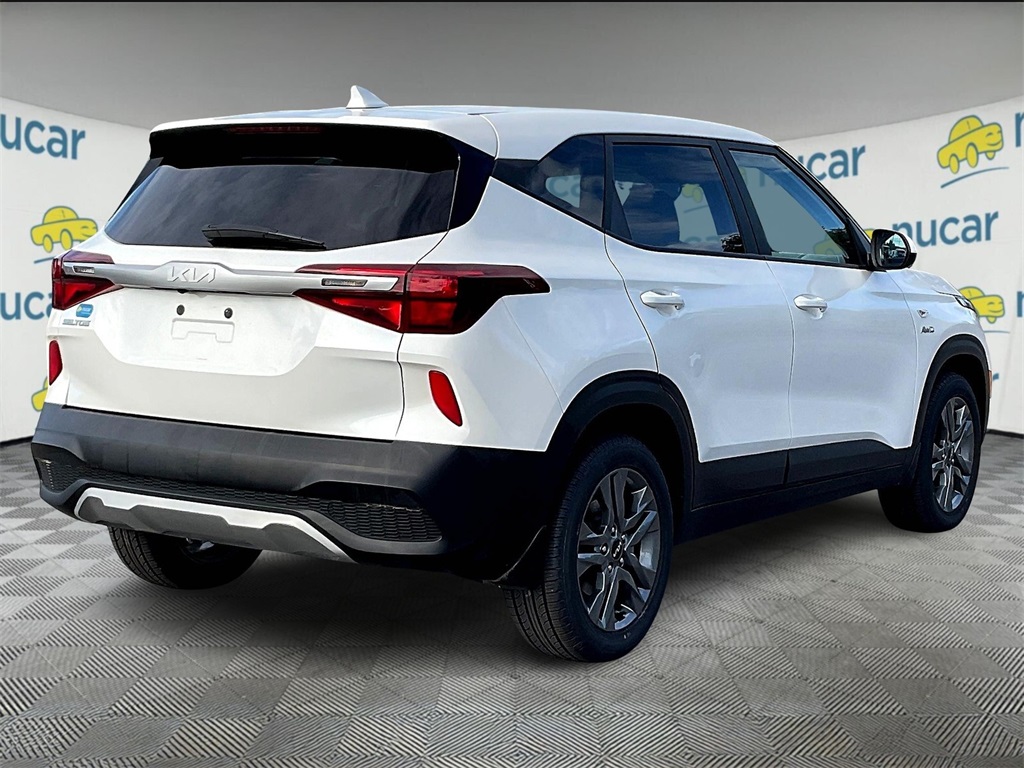 2023 Kia Seltos LX photo 4