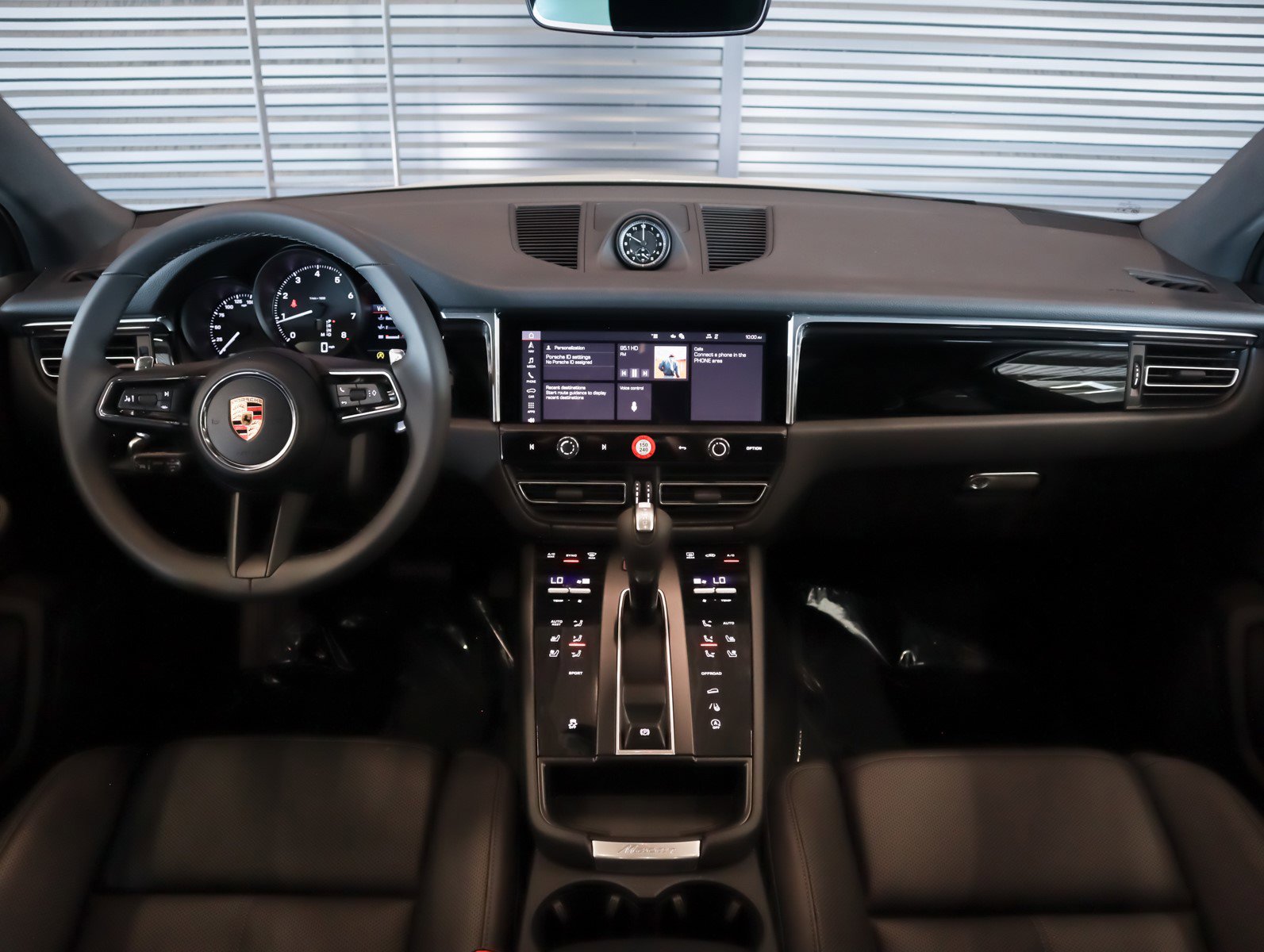 2026 Porsche Macan T photo 13