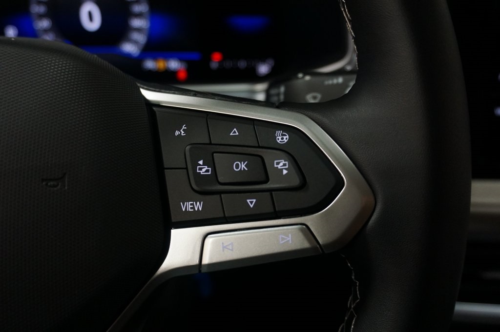 2025 Volkswagen Taos SE photo 17