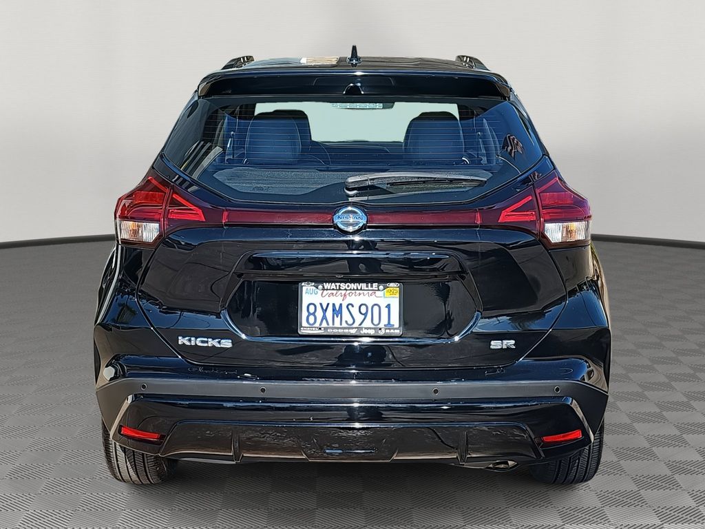 2021 Nissan Kicks SR photo 3