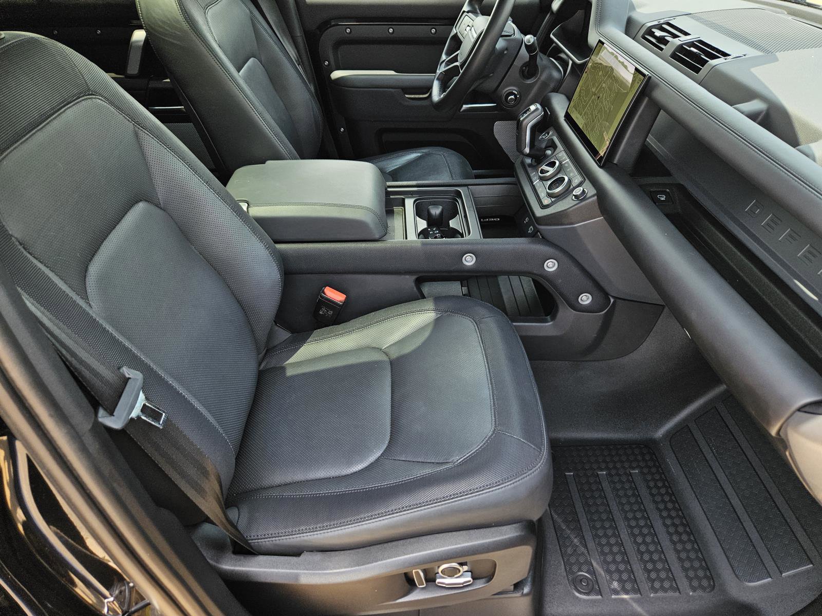 2023 Land Rover Defender X-Dynamic SE photo 41