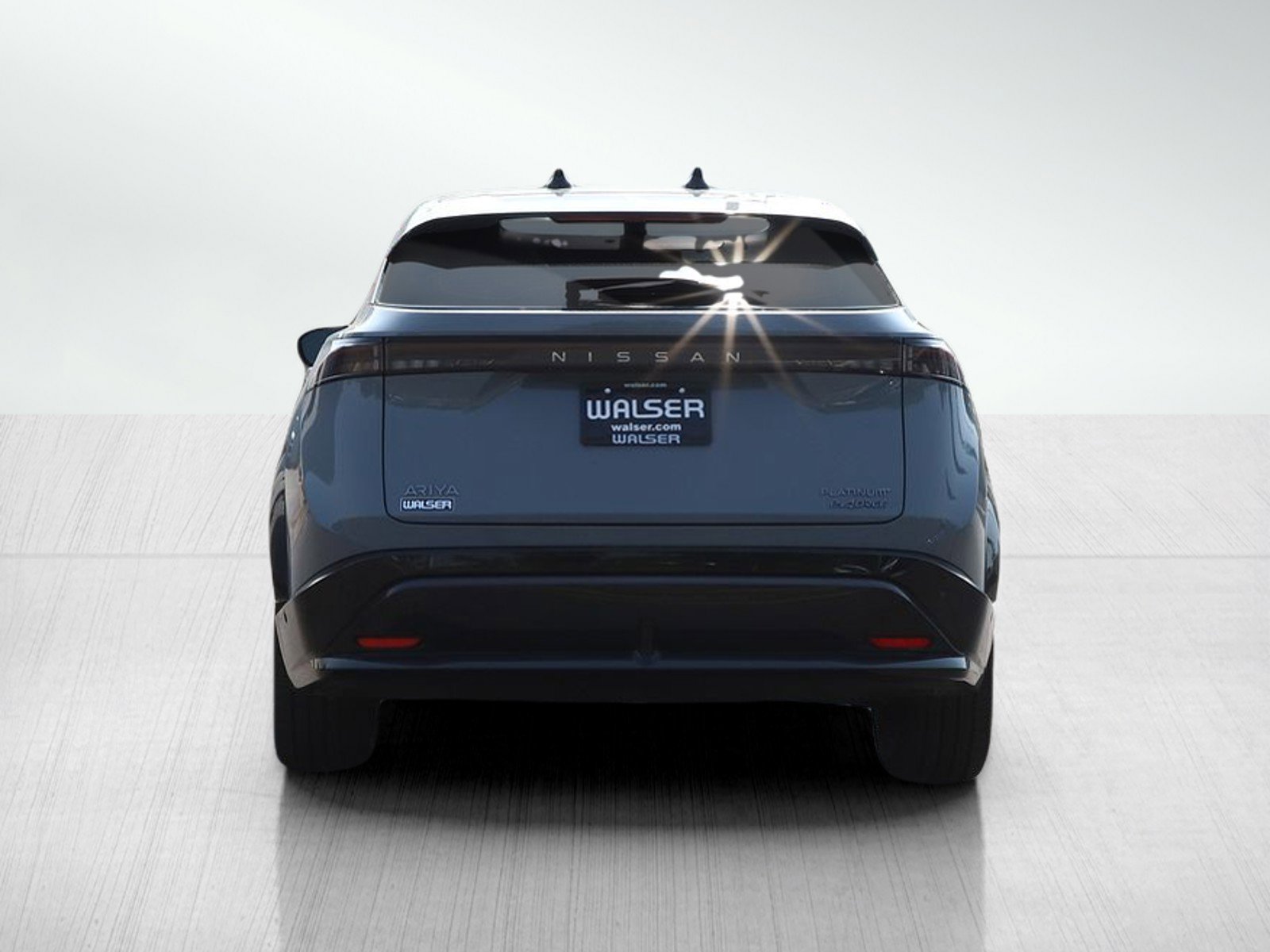 2023 Nissan ARIYA Platinum photo 4