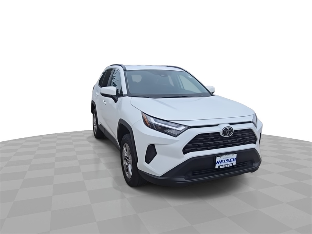2024 Toyota RAV4 XLE photo 2
