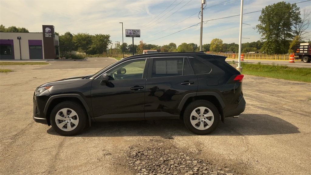 2019 Toyota RAV4 LE photo 3