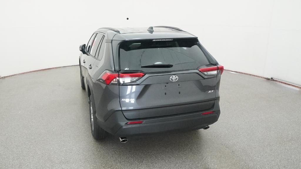 2025 Toyota RAV4 XLE photo 16