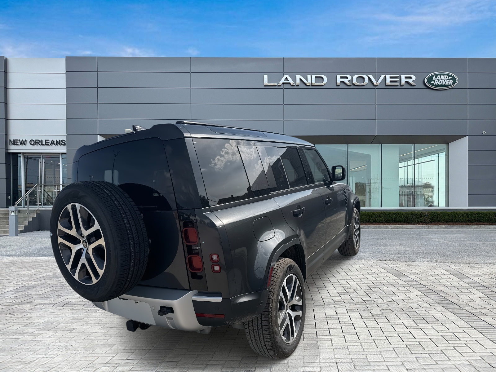 2025 Land Rover Defender 110 S photo 5