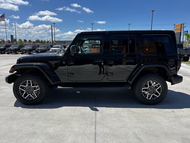 2025 Jeep Wrangler Sahara photo 4
