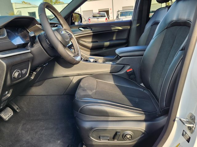 2025 Jeep Grand Cherokee Altitude X photo 4