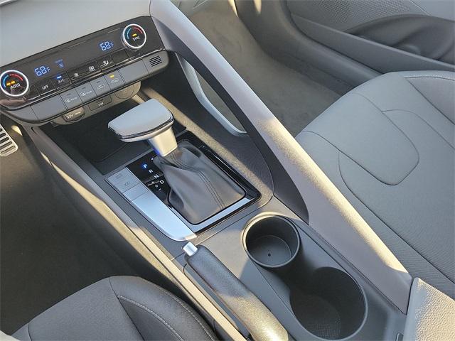 2025 Hyundai Elantra SEL Sport photo 15