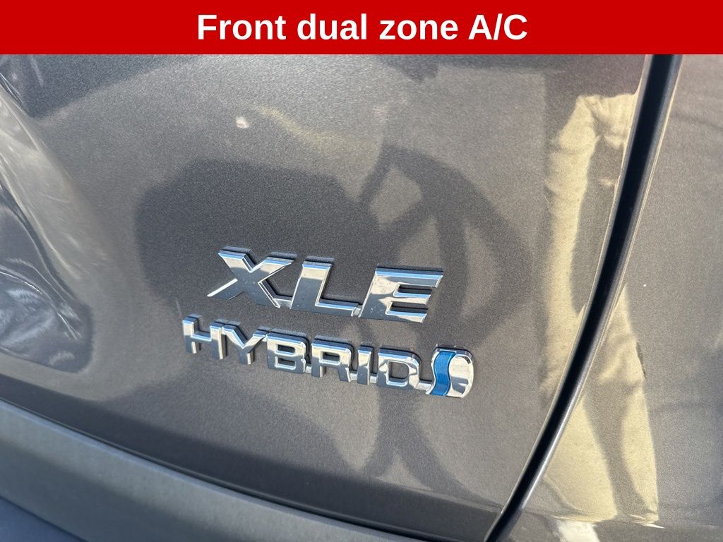 2024 Toyota RAV4 Hybrid XLE photo 3