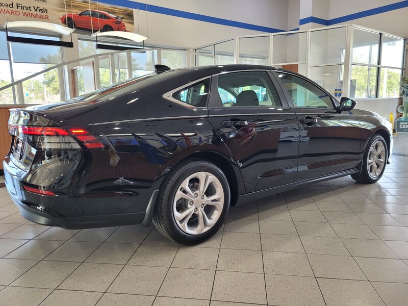 2025 Honda Accord LX photo 4