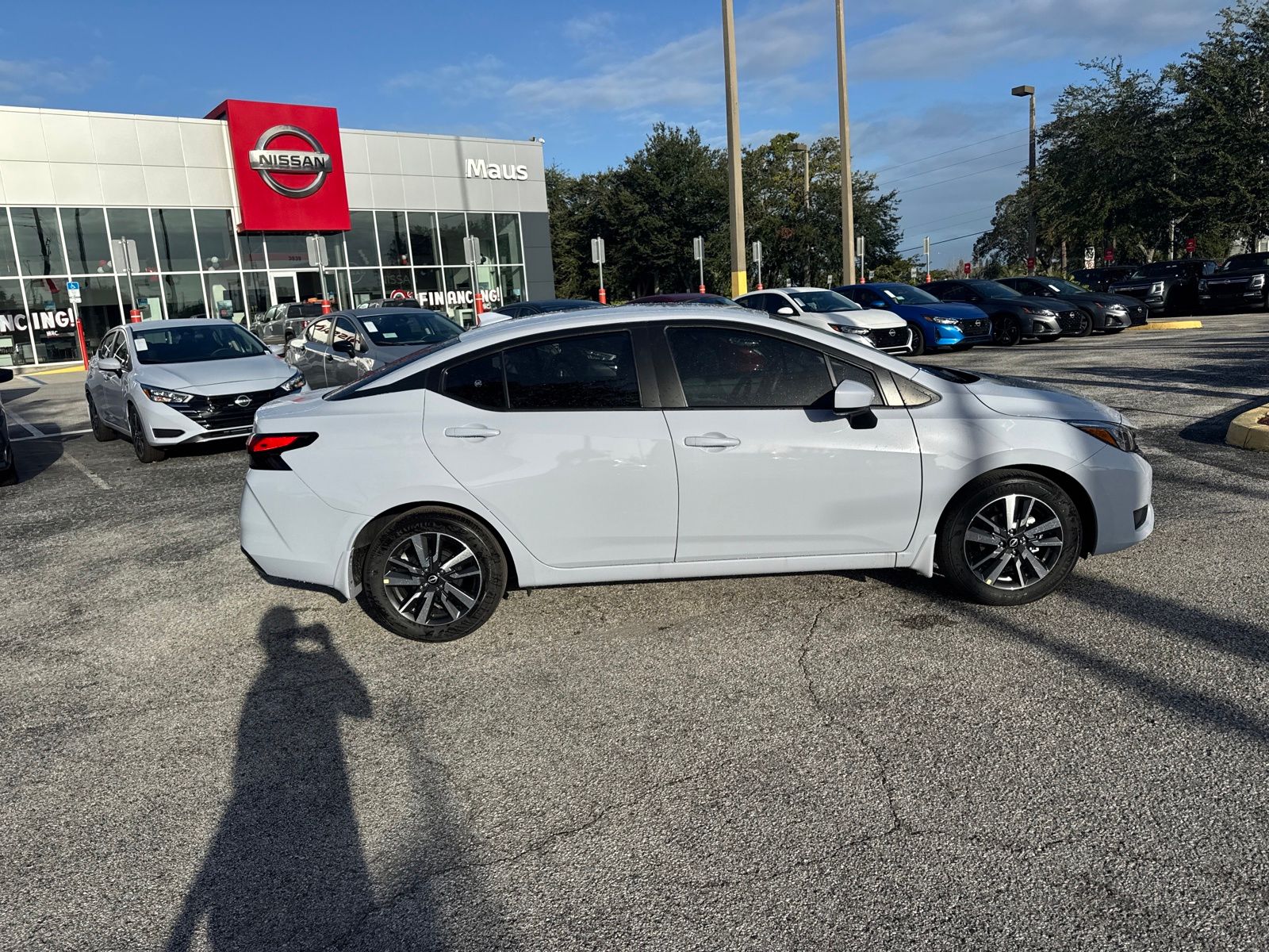 2025 Nissan Versa 1.6 SV photo 3