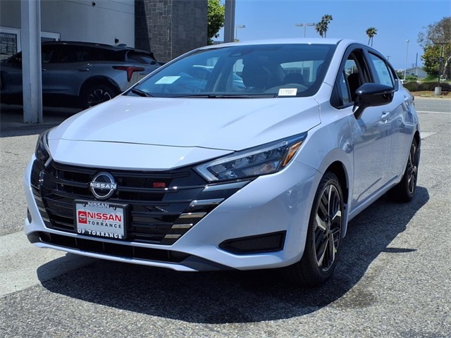 2025 Nissan Versa SR photo 3