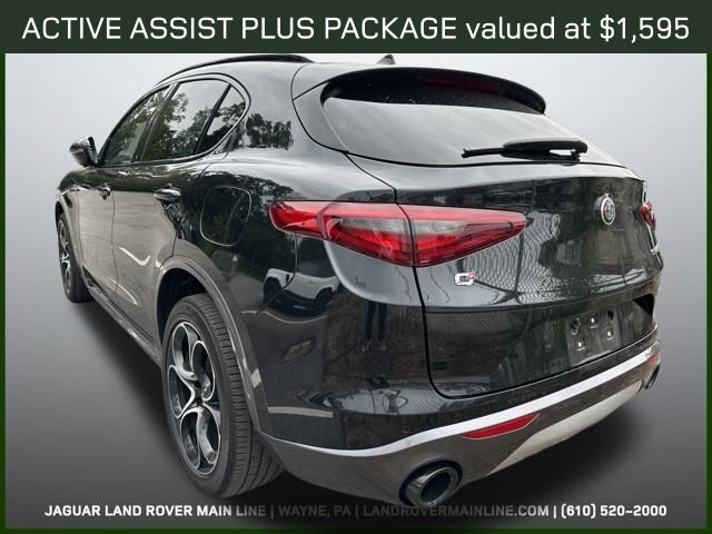 2023 Alfa Romeo Stelvio Ti photo 3