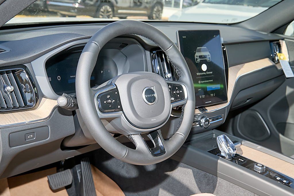 2026 VOLVO XC60 - Image 12