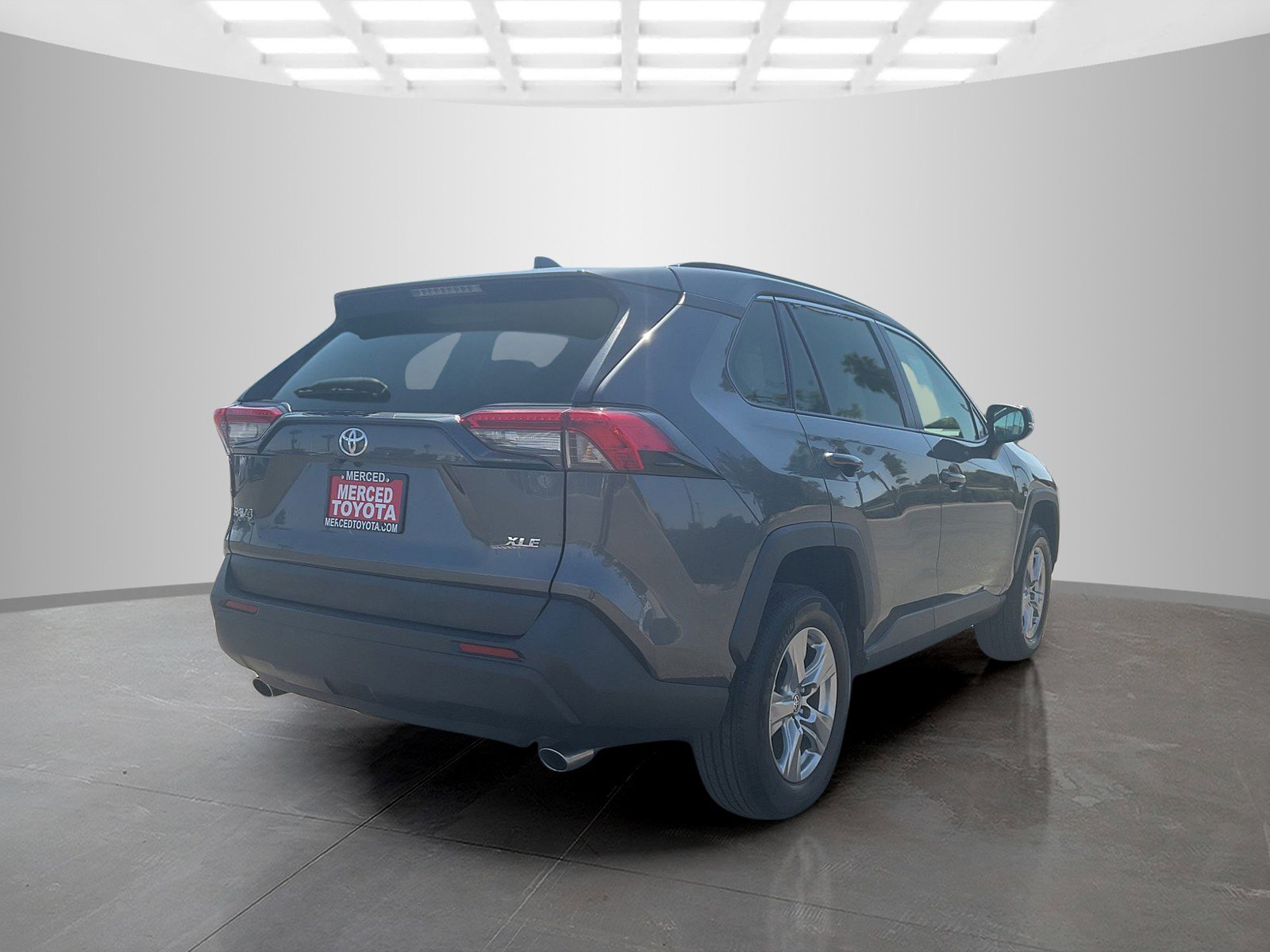 2024 Toyota RAV4 XLE photo 3