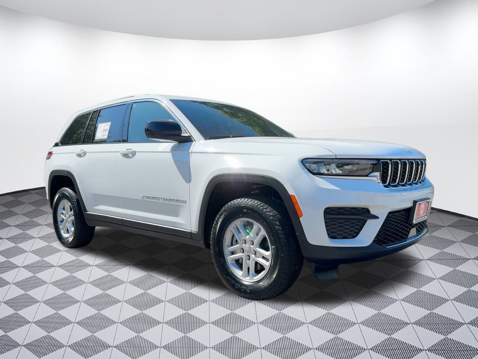 2025 Jeep Grand Cherokee Laredo photo 6