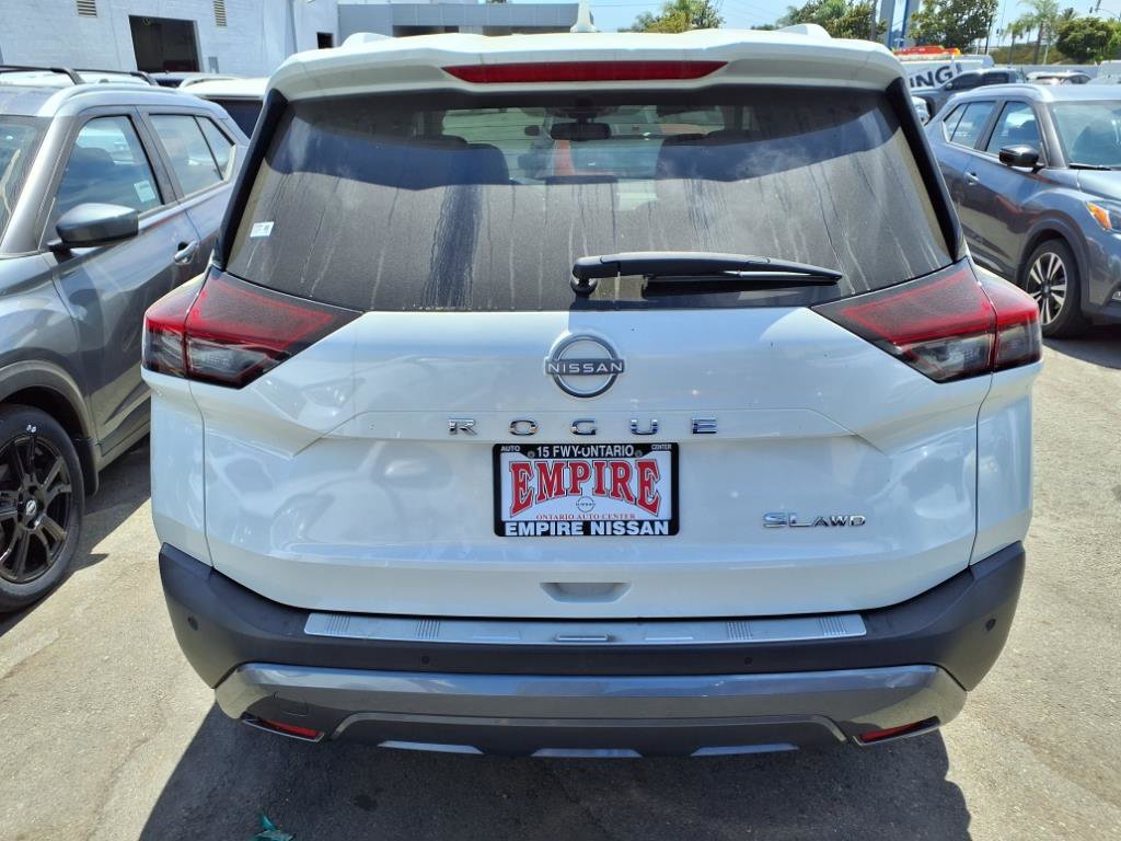 2022 Nissan Rogue SL photo 2