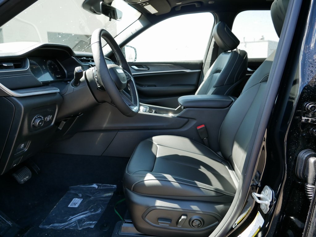 2025 Jeep Grand Cherokee Limited photo 6