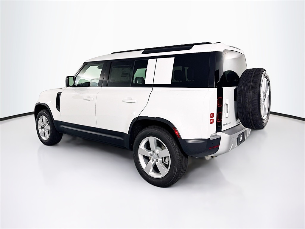 2025 Land Rover Defender 110 S photo 7