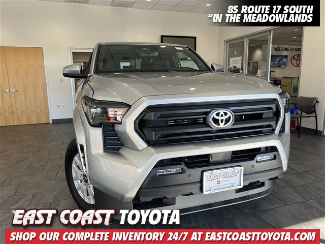 2025 Toyota Tacoma SR5's photo