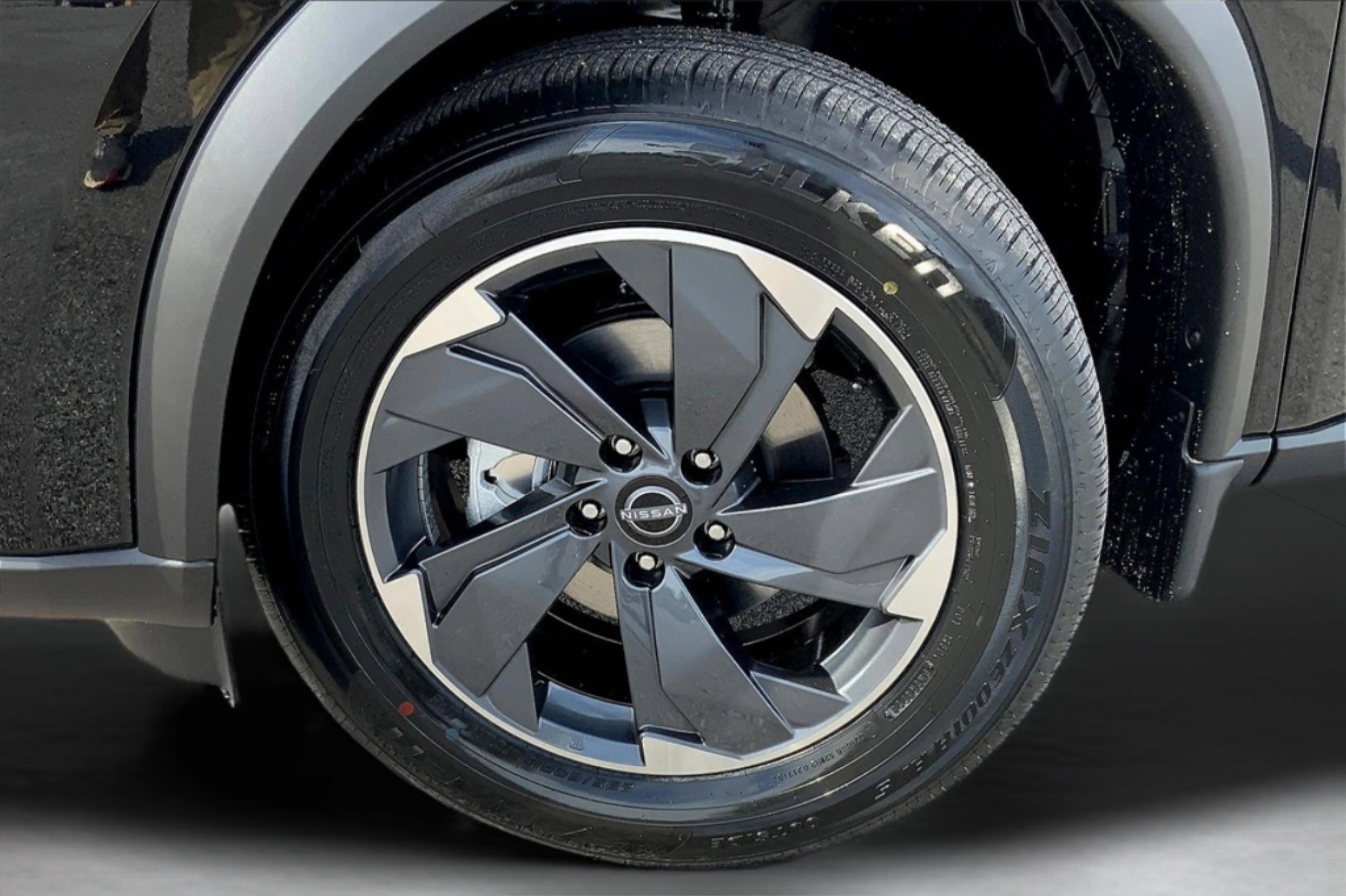 2025 Nissan Rogue SV photo 11