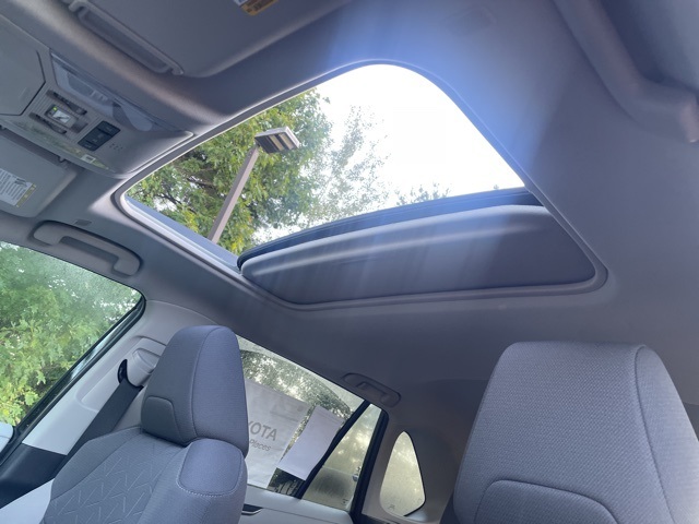 2025 Toyota RAV4 XLE photo 28
