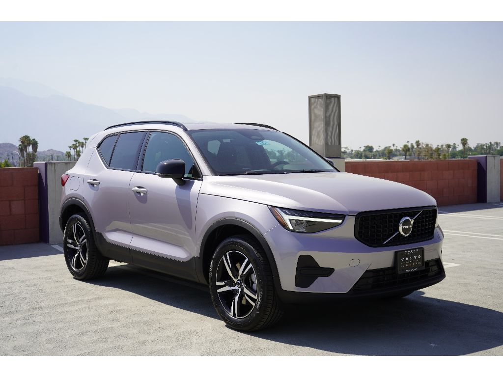 2026 Volvo XC40 Core