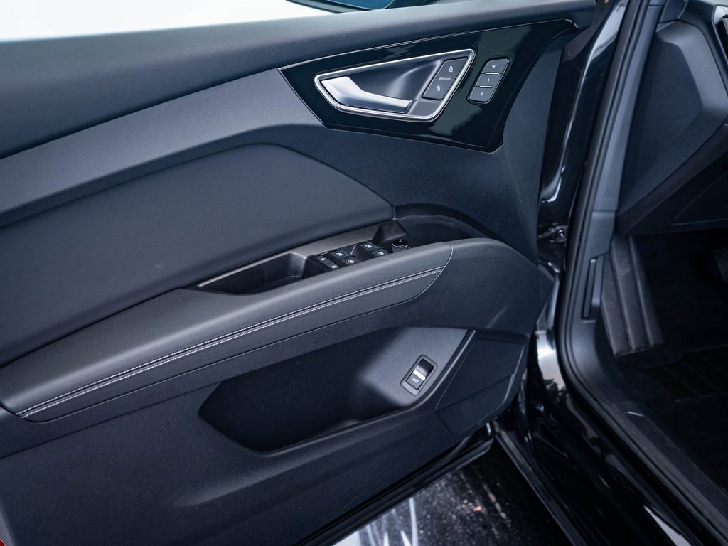 2024 Audi Q4 E-tron Premium Plus photo 17