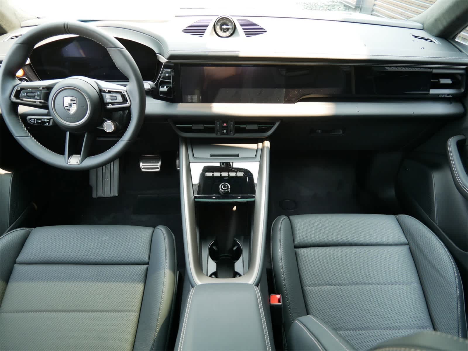 2025 Porsche Macan Electric Turbo photo 8