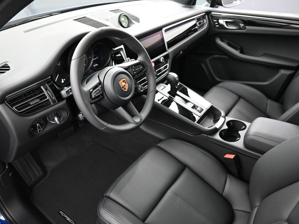 2026 Porsche Macan T photo 3